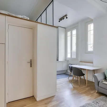 Apartment Charming Studio - 18th District *